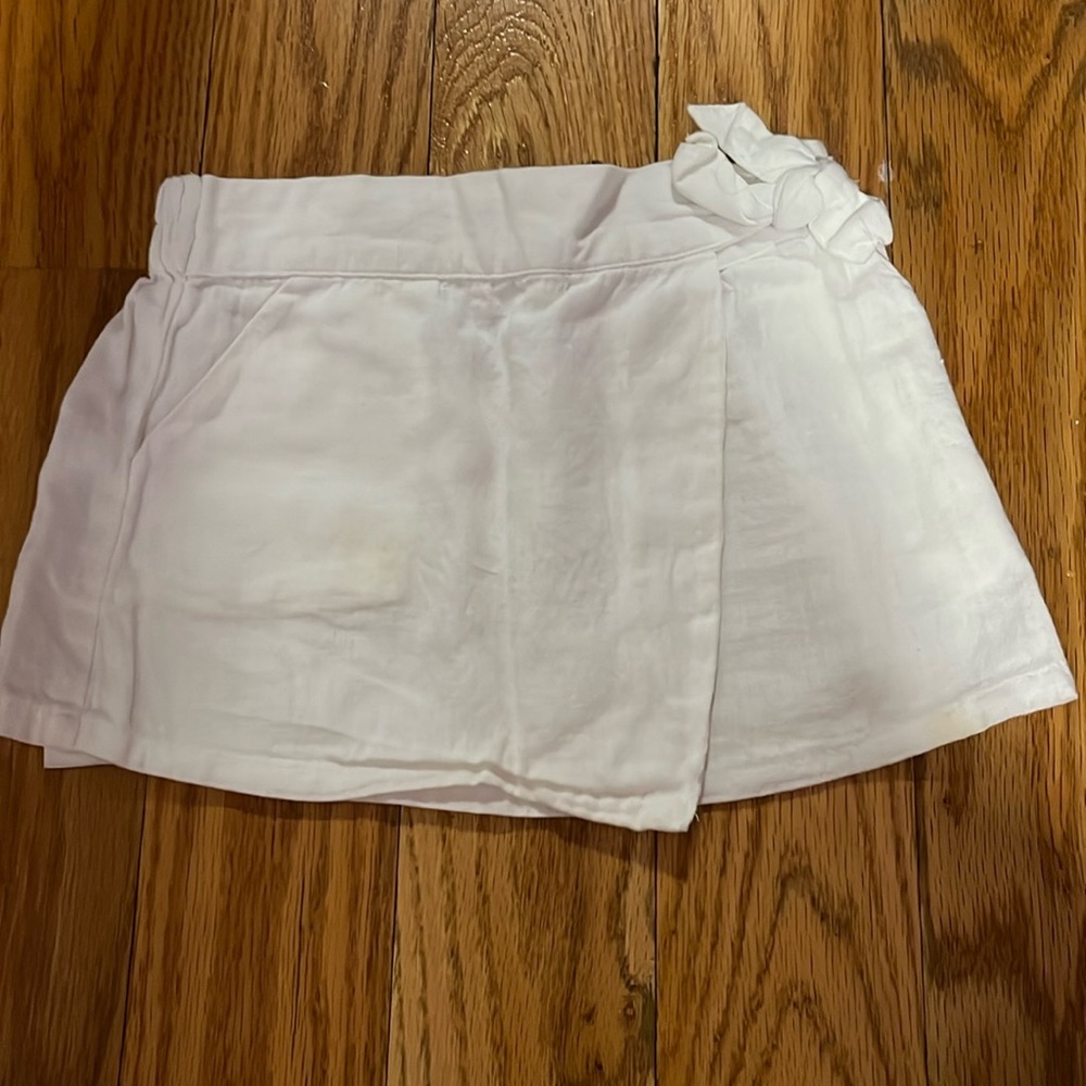 White bow skirt with pockets